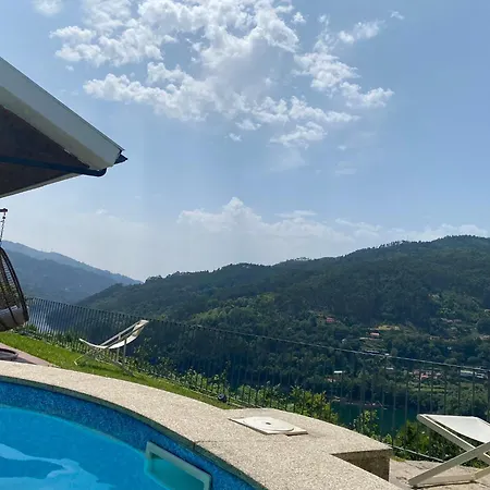 Casa de Férias Miradouro 13 *